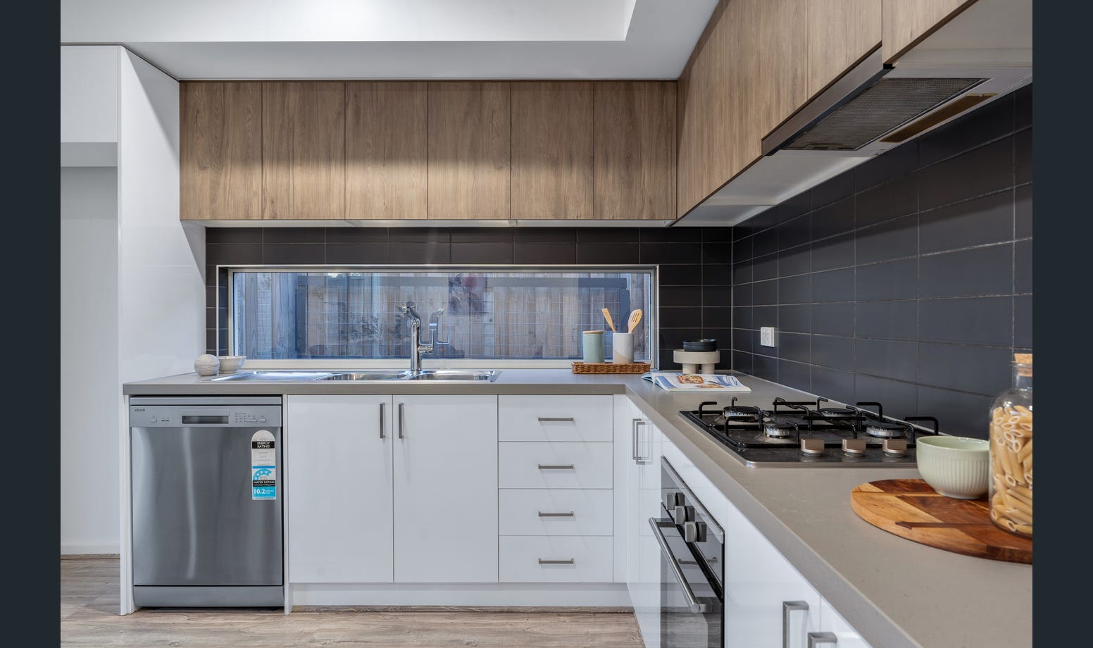 Spacious kitchen with breakfast bar
